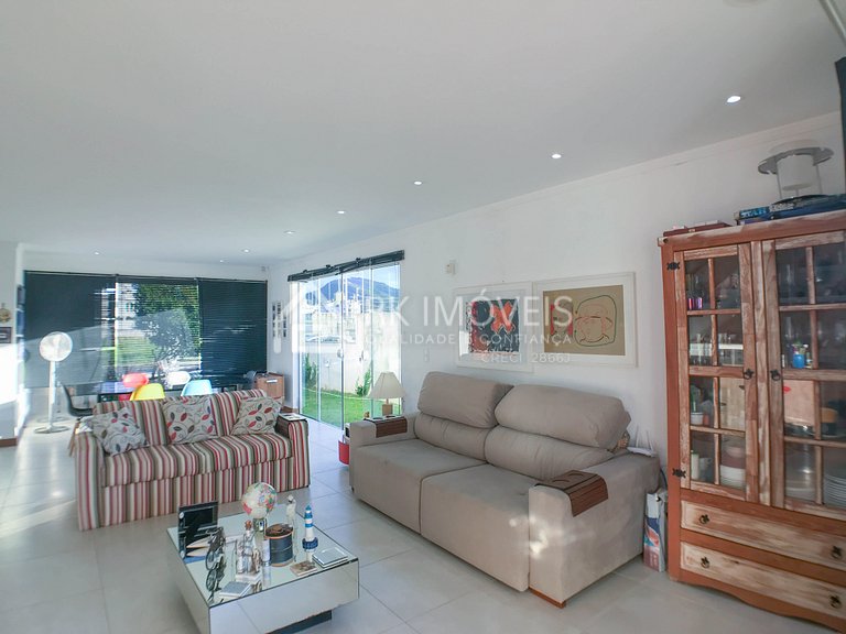 Excellent house with hydro for up to 10 people