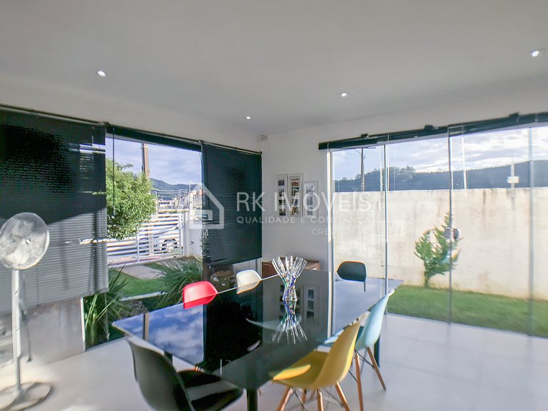 Excellent house with hydro for up to 10 people