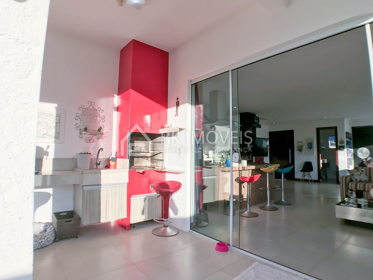 Excellent house with hydro for up to 10 people
