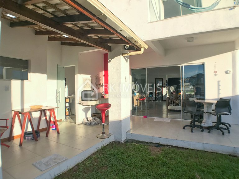 Excellent house with hydro for up to 10 people