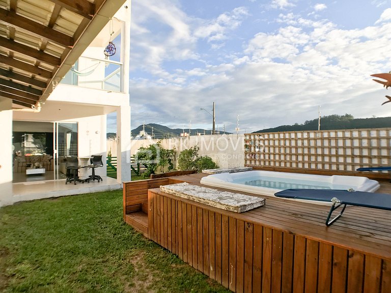 Excellent house with hydro for up to 10 people