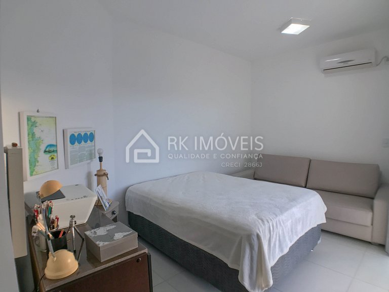 Excellent house with hydro for up to 10 people