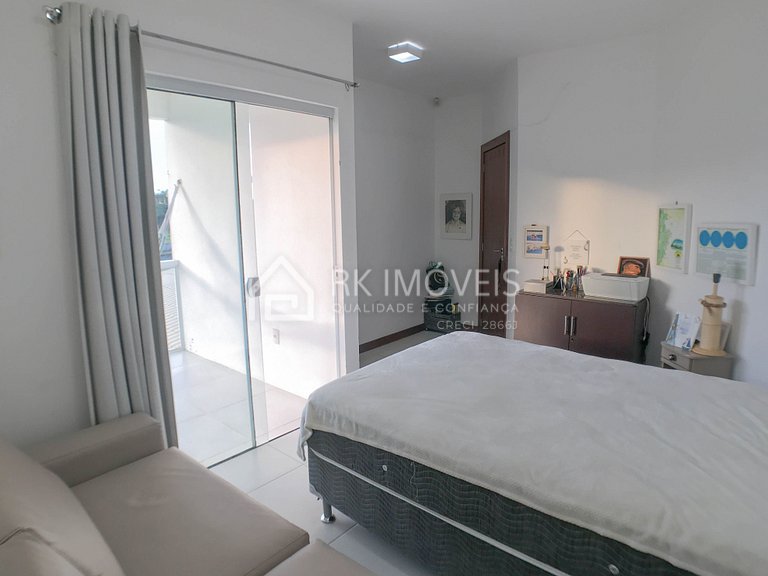 Excellent house with hydro for up to 10 people