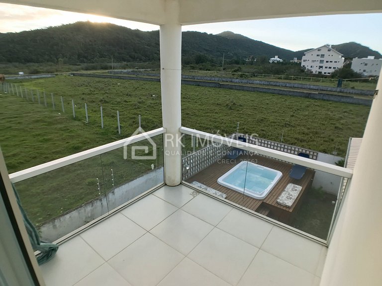 Excellent house with hydro for up to 10 people
