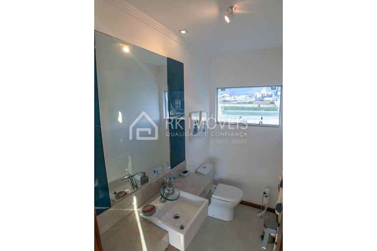 Excellent house with hydro for up to 10 people