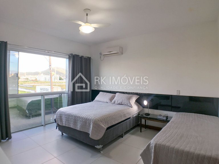 Excellent house with hydro for up to 10 people