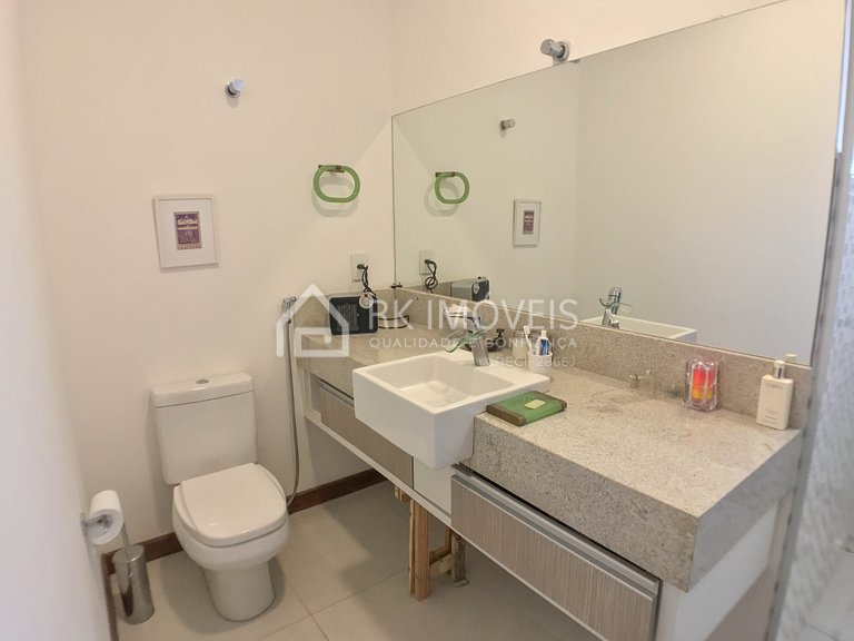 Excellent house with hydro for up to 10 people