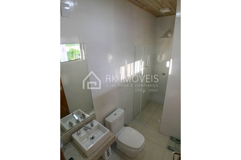Excellent house with hydro for up to 10 people