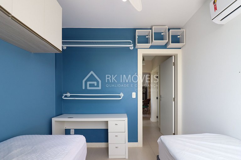 Apartamento dois dormitórios 50m do mar - XW02H