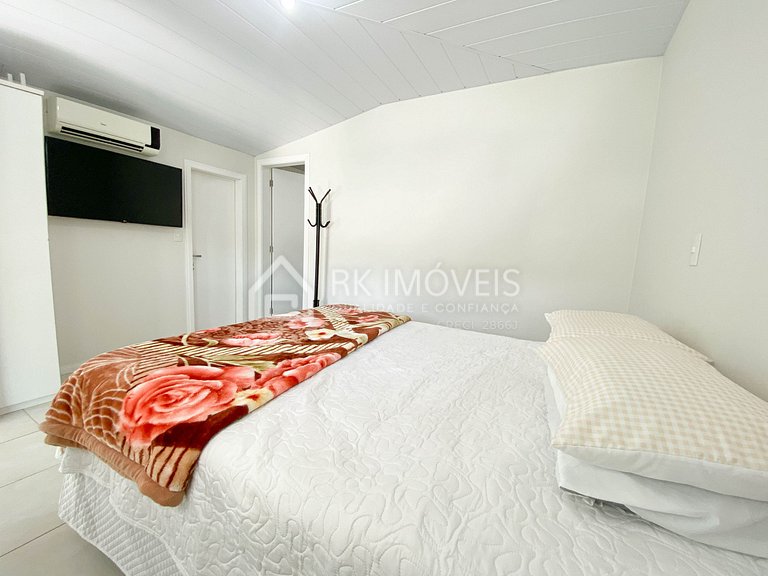 Beautiful 4-bedroom penthouse with jacuzzi 300m from the sea