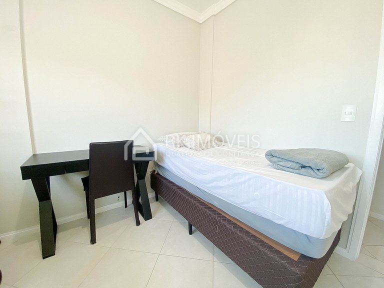 4BR penthouse with jacuzzi, 1 block from the beach.