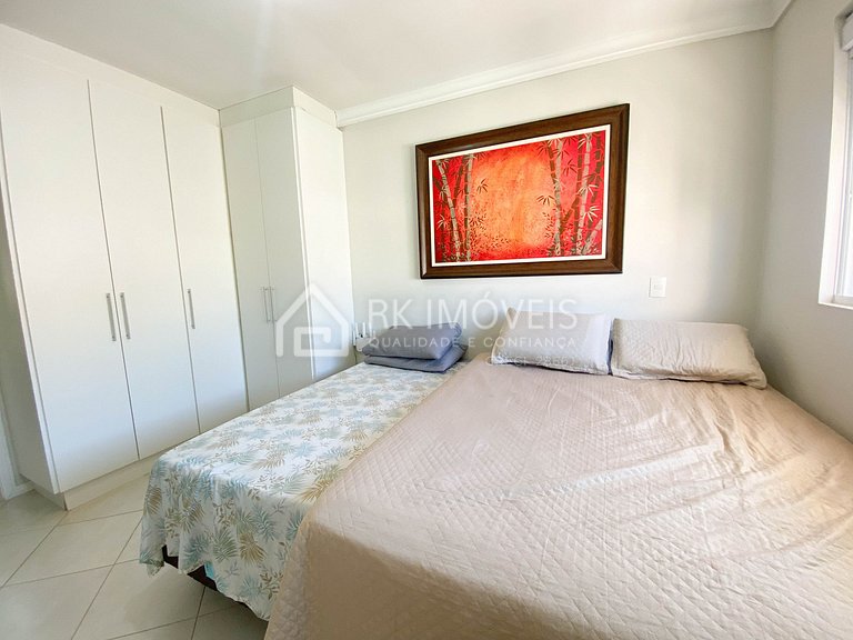 Beautiful 4-bedroom penthouse with jacuzzi 300m from the sea