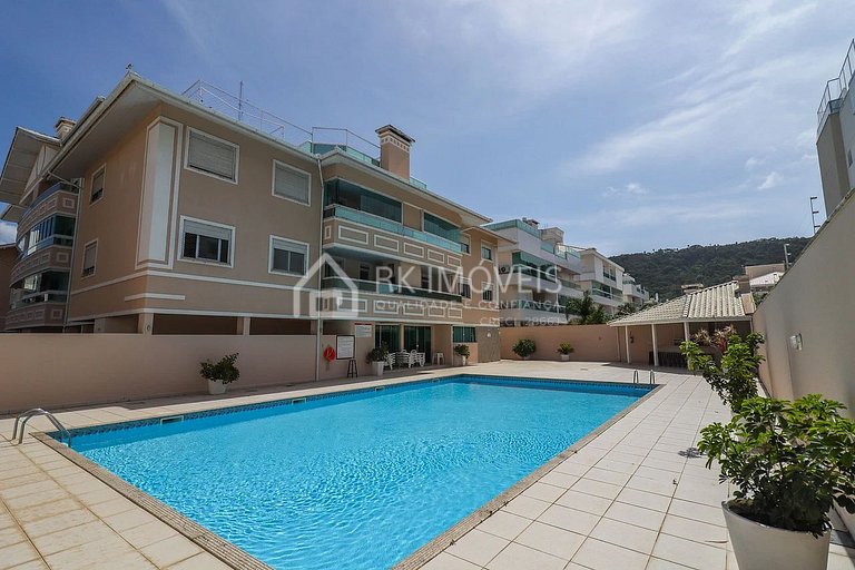 Beautiful 4-bedroom penthouse with jacuzzi 300m from the sea